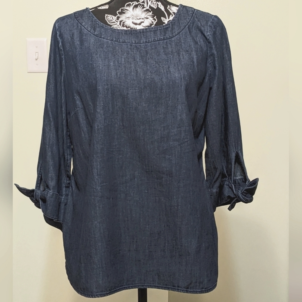 Talbots Petite Denim Top. Tie-Sleeve 3/4 length. Scoop neckline. Size MP